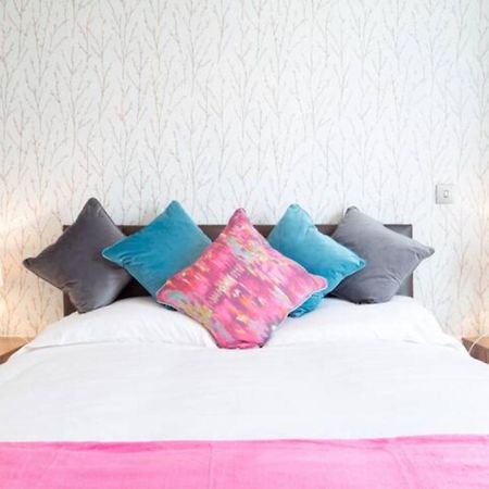 Contemporary & Homely Penthouse, 2 Mins Walk From Cambridge Station, Lift Access, Secured Gated On-Site Parking, Self Check-In, Super Fast Wifi, Terrace & Sleeps 6 Zewnętrze zdjęcie