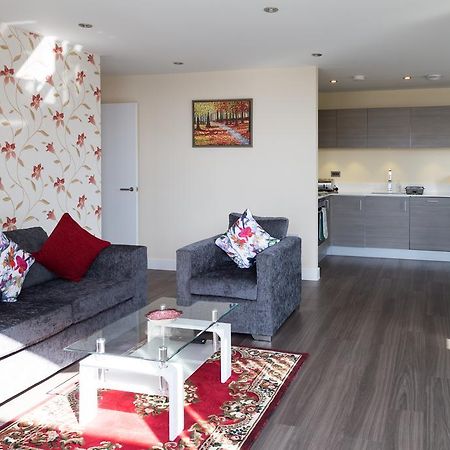 Contemporary & Homely Penthouse, 2 Mins Walk From Cambridge Station, Lift Access, Secured Gated On-Site Parking, Self Check-In, Super Fast Wifi, Terrace & Sleeps 6 Zewnętrze zdjęcie