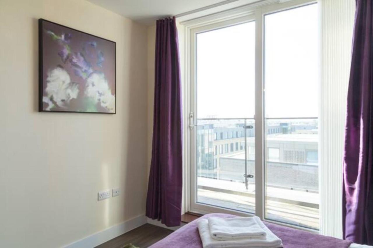Contemporary & Homely Penthouse, 2 Mins Walk From Cambridge Station, Lift Access, Secured Gated On-Site Parking, Self Check-In, Super Fast Wifi, Terrace & Sleeps 6 Zewnętrze zdjęcie