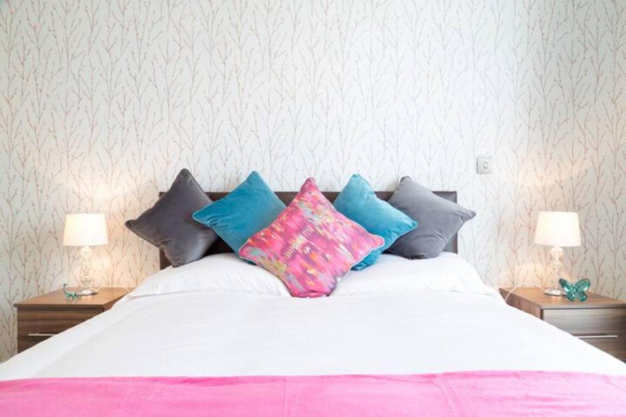Contemporary & Homely Penthouse, 2 Mins Walk From Cambridge Station, Lift Access, Secured Gated On-Site Parking, Self Check-In, Super Fast Wifi, Terrace & Sleeps 6 Zewnętrze zdjęcie