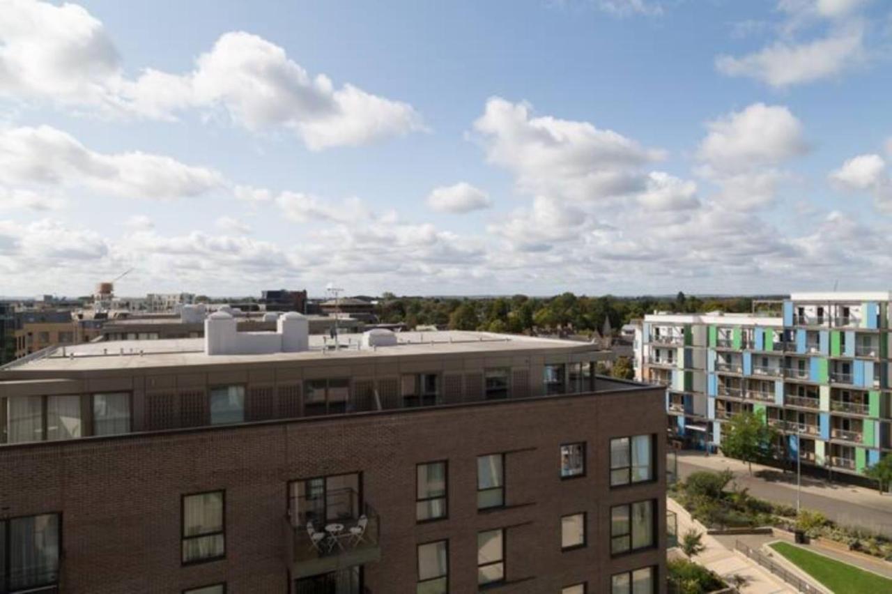 Contemporary & Homely Penthouse, 2 Mins Walk From Cambridge Station, Lift Access, Secured Gated On-Site Parking, Self Check-In, Super Fast Wifi, Terrace & Sleeps 6 Zewnętrze zdjęcie