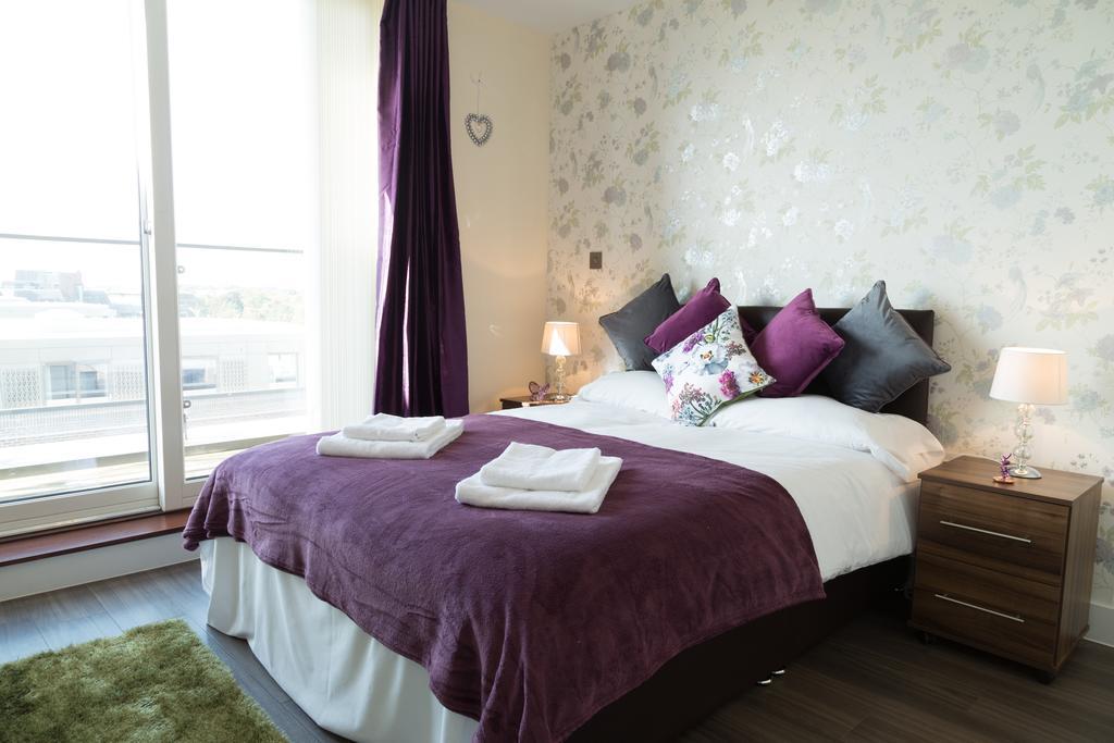 Contemporary & Homely Penthouse, 2 Mins Walk From Cambridge Station, Lift Access, Secured Gated On-Site Parking, Self Check-In, Super Fast Wifi, Terrace & Sleeps 6 Zewnętrze zdjęcie