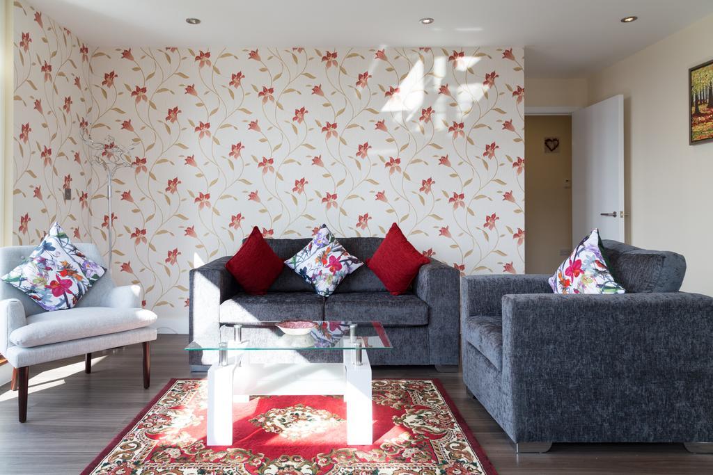 Contemporary & Homely Penthouse, 2 Mins Walk From Cambridge Station, Lift Access, Secured Gated On-Site Parking, Self Check-In, Super Fast Wifi, Terrace & Sleeps 6 Zewnętrze zdjęcie