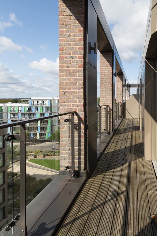 Contemporary & Homely Penthouse, 2 Mins Walk From Cambridge Station, Lift Access, Secured Gated On-Site Parking, Self Check-In, Super Fast Wifi, Terrace & Sleeps 6 Zewnętrze zdjęcie