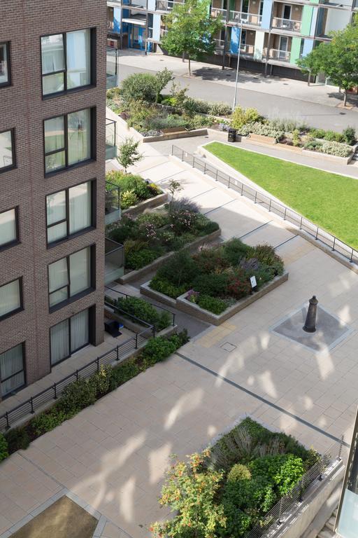Contemporary & Homely Penthouse, 2 Mins Walk From Cambridge Station, Lift Access, Secured Gated On-Site Parking, Self Check-In, Super Fast Wifi, Terrace & Sleeps 6 Zewnętrze zdjęcie