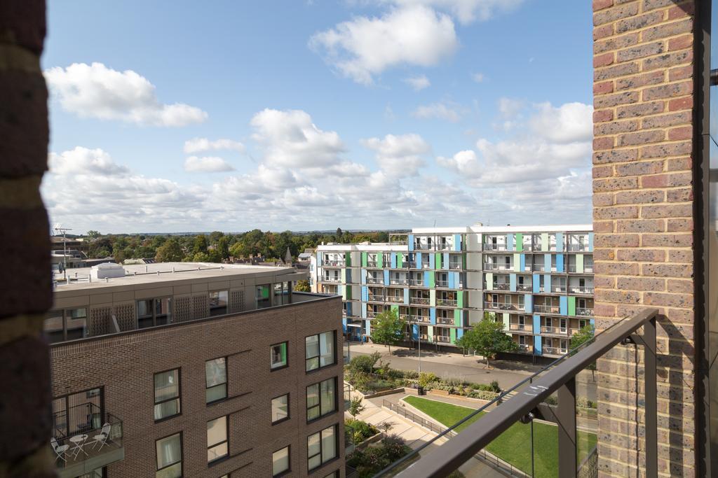 Contemporary & Homely Penthouse, 2 Mins Walk From Cambridge Station, Lift Access, Secured Gated On-Site Parking, Self Check-In, Super Fast Wifi, Terrace & Sleeps 6 Zewnętrze zdjęcie