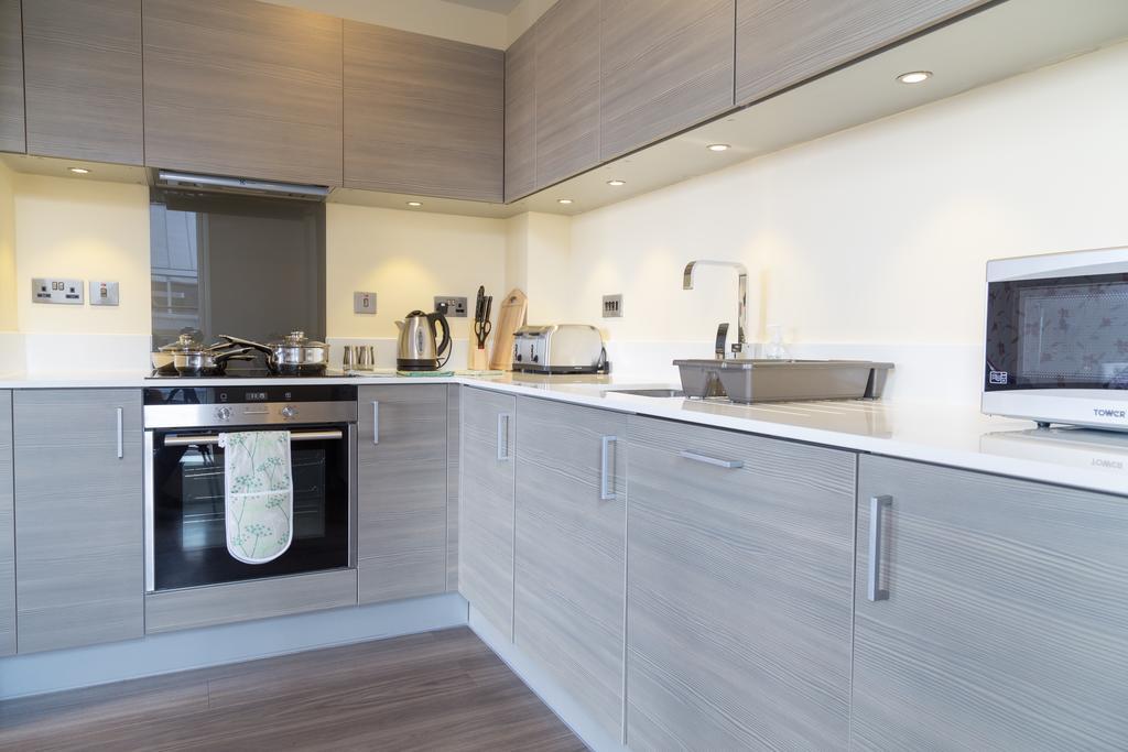 Contemporary & Homely Penthouse, 2 Mins Walk From Cambridge Station, Lift Access, Secured Gated On-Site Parking, Self Check-In, Super Fast Wifi, Terrace & Sleeps 6 Zewnętrze zdjęcie
