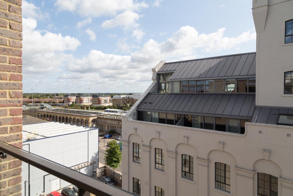 Contemporary & Homely Penthouse, 2 Mins Walk From Cambridge Station, Lift Access, Secured Gated On-Site Parking, Self Check-In, Super Fast Wifi, Terrace & Sleeps 6 Zewnętrze zdjęcie