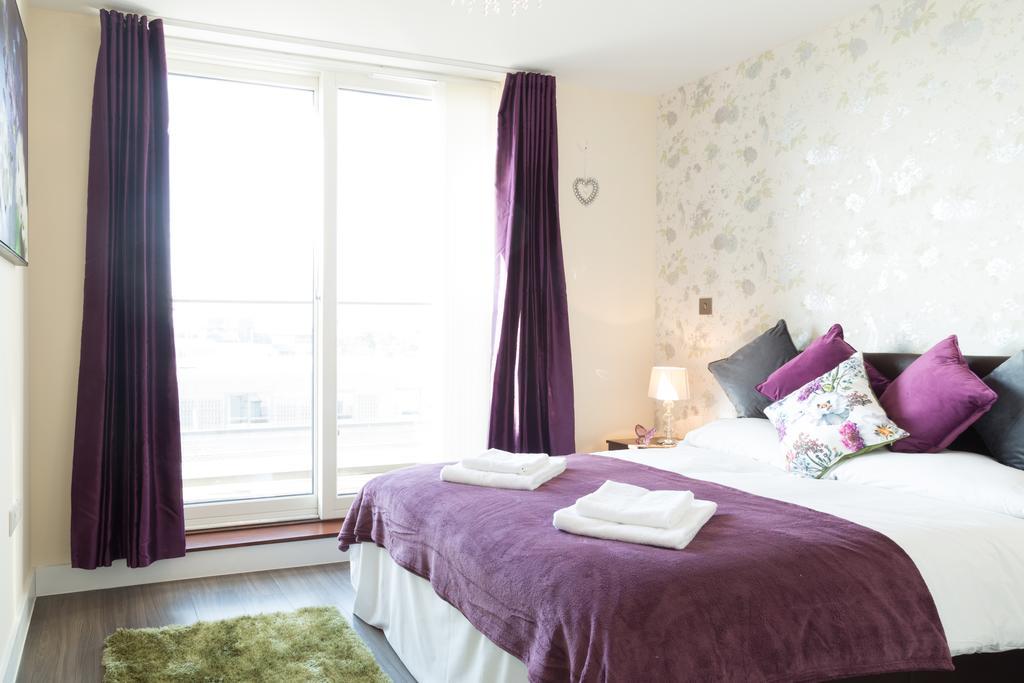 Contemporary & Homely Penthouse, 2 Mins Walk From Cambridge Station, Lift Access, Secured Gated On-Site Parking, Self Check-In, Super Fast Wifi, Terrace & Sleeps 6 Zewnętrze zdjęcie