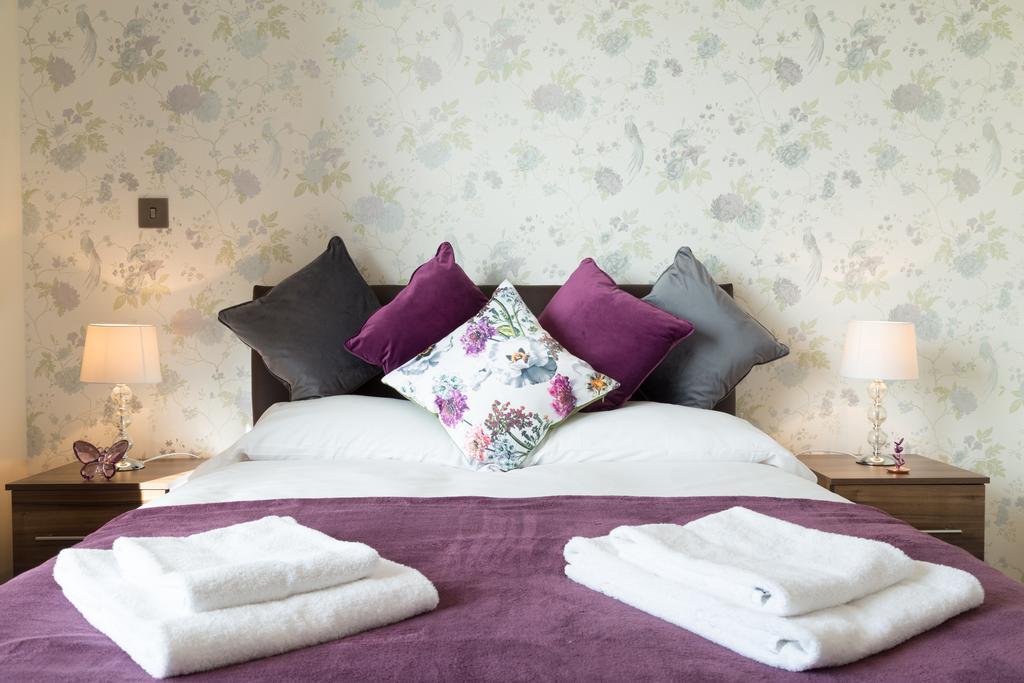 Contemporary & Homely Penthouse, 2 Mins Walk From Cambridge Station, Lift Access, Secured Gated On-Site Parking, Self Check-In, Super Fast Wifi, Terrace & Sleeps 6 Zewnętrze zdjęcie