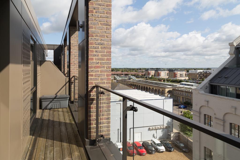 Contemporary & Homely Penthouse, 2 Mins Walk From Cambridge Station, Lift Access, Secured Gated On-Site Parking, Self Check-In, Super Fast Wifi, Terrace & Sleeps 6 Zewnętrze zdjęcie