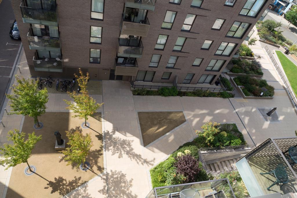 Contemporary & Homely Penthouse, 2 Mins Walk From Cambridge Station, Lift Access, Secured Gated On-Site Parking, Self Check-In, Super Fast Wifi, Terrace & Sleeps 6 Zewnętrze zdjęcie