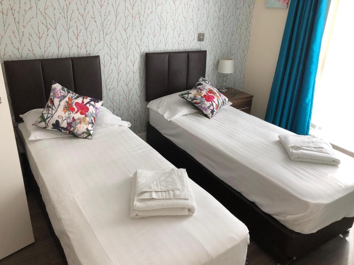Contemporary & Homely Penthouse, 2 Mins Walk From Cambridge Station, Lift Access, Secured Gated On-Site Parking, Self Check-In, Super Fast Wifi, Terrace & Sleeps 6 Zewnętrze zdjęcie
